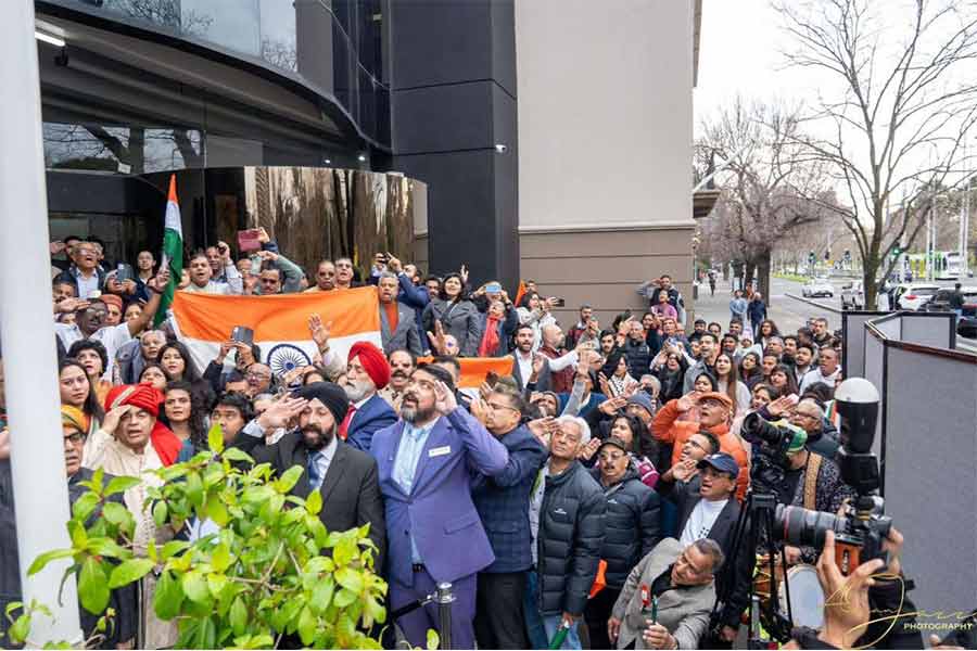 স্বাধীনতা দিবসের অনুষ্ঠান চলাকালীন ভারতীয় দূতাবাসে খলিস্তানিদের ‘হামলা’, ছক বানচাল করলেন প্রবাসী ভারতীয়রা