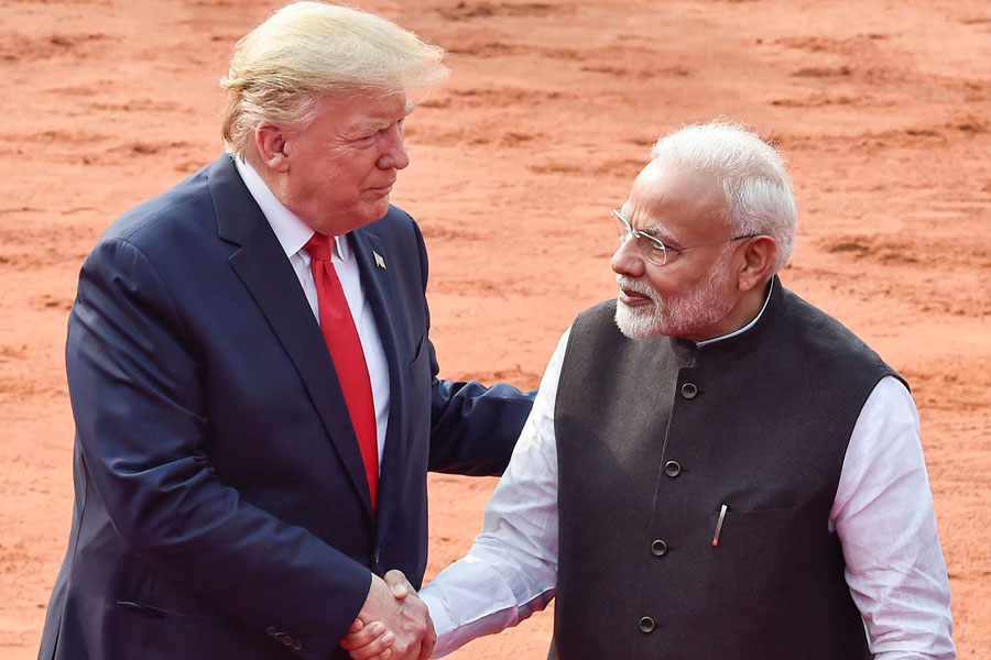 শুল্ক ছাড়ের সম্ভাবনায় আপাতত দাঁড়ি! ভারত সফর বাতিল মার্কিন বাণিজ্য প্রতিনিধি দলের