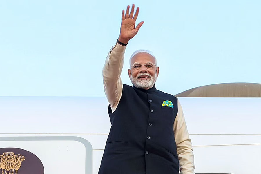 পুজোর আগে অনিশ্চিত মোদির বঙ্গ সফর! মহালয়ায় আসছেন শাহ