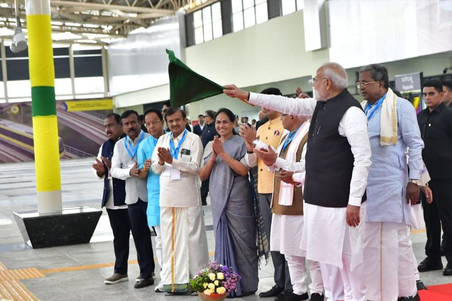 ‘প্রযুক্তি ও মেক ইন ইন্ডিয়ায় সিঁদুরে ধরাশায়ী পাকিস্তান’, বেঙ্গালুরুতে মেট্রো উদ্বোধনে বার্তা মোদির