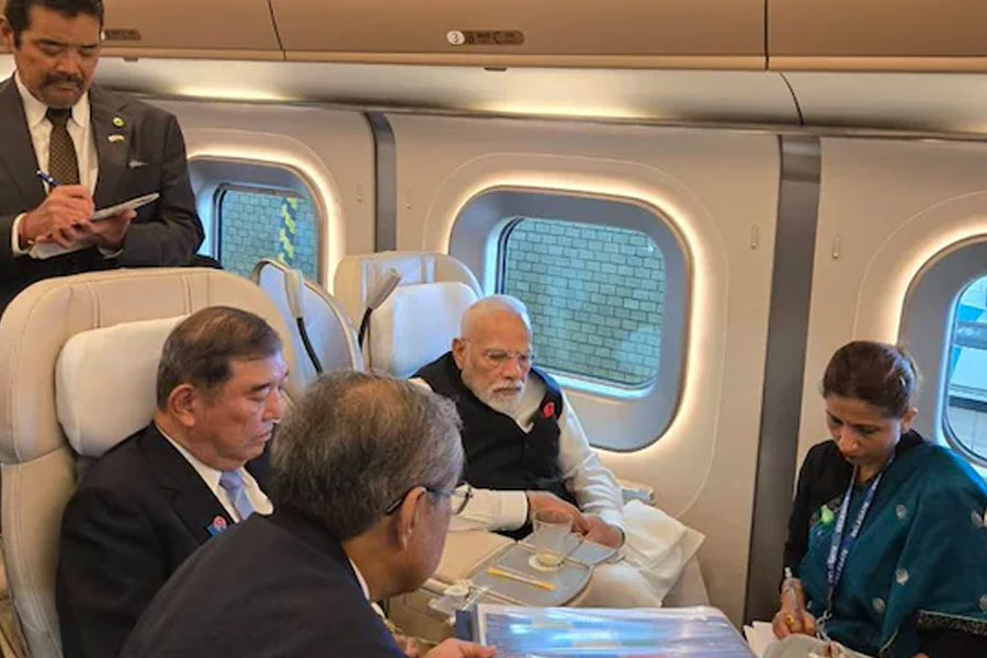 ১০ ট্রিলিয়ন ইয়েনের বিনিয়োগ, একযোগে চন্দ্রাভিযান! ট্রাম্পকে রুখতে ‘নীল নকশা’ তৈরি ভারত-জাপানের?