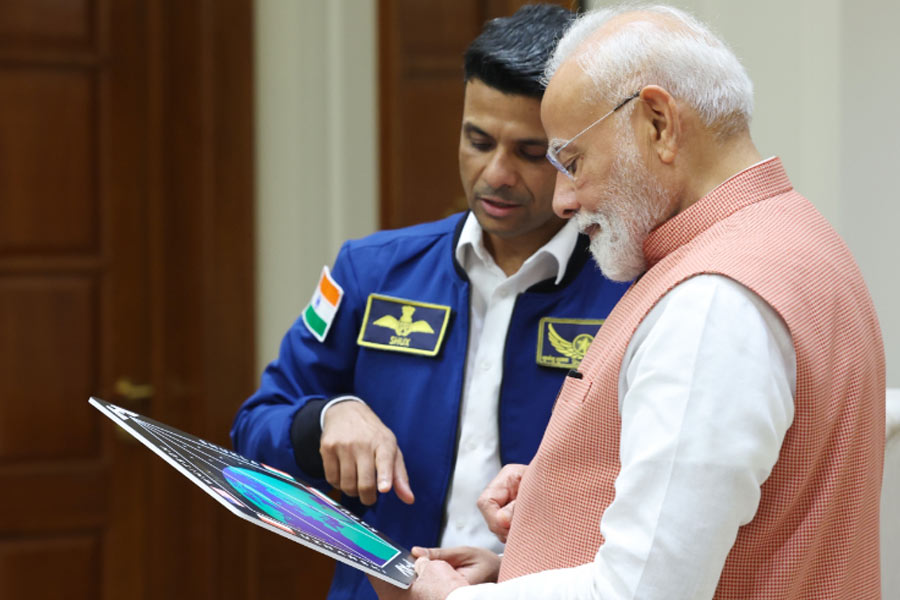 ‘দারুণ আলাপচারিতা’, শুভাংশুর সঙ্গে সাক্ষাতের পর উচ্ছ্বসিত মোদি