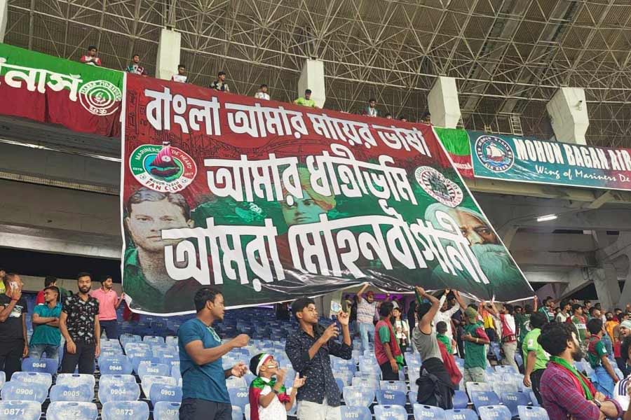 ‘বাংলা আমার মায়ের ভাষা…’, বাঙালি অস্মিতা রক্ষায় এবার গ্যালারিতে হুঙ্কার সবুজ-মেরুন সমর্থকদের