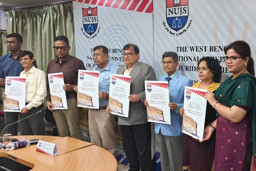 পন্থা বদলাতে হবে ‘নতুন হোমস’দের, অন্তর্জালে অপরাধ রুখতে নয়া পাঠ্যক্রম