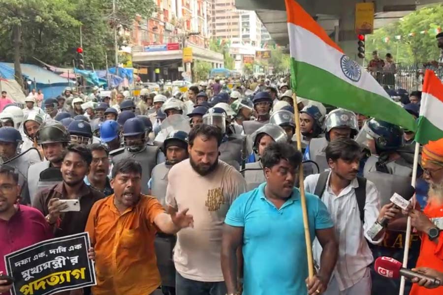 নবান্ন অভিযানে স্ত্রীর উপর পুলিশি অত্যাচারের অভিযোগ, এফআইআর দায়ের অভয়ার বাবার