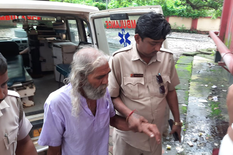 ওপারে কুখ্যাত দুষ্কৃতী, ‘সাধুবেশে’ তেহট্টে বাস, এসটিএফের জালে বাংলাদেশের ‘ত্রাস’