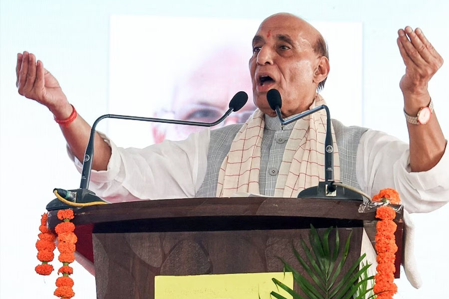 ‘দীর্ঘকালীন যুদ্ধের জন্য আমাদের প্রস্তুত হওয়া উচিত’, রাজনাথের বার্তায় কীসের ইঙ্গিত?