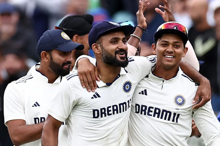 আকাশ-যশস্বী নন, ভারতের উদীয়মান তারকা হিসেবে কাকে বেছে নিলেন শাস্ত্রী?