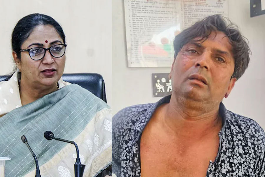 পথকুকুর সরানো নিয়ে অভিযোগ জানাতে গিয়েই রেখাকে হামলা, পুলিশকে জানাল হামলাকারী!