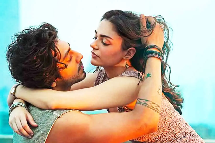 শুধু রিল নয়, ‘রিয়েল লাইফে’ও প্রেম করছেন অহন-অনীত, ‘সাইয়ারা’ জুটিকে নিয়ে ব্লকবাস্টার খবর!