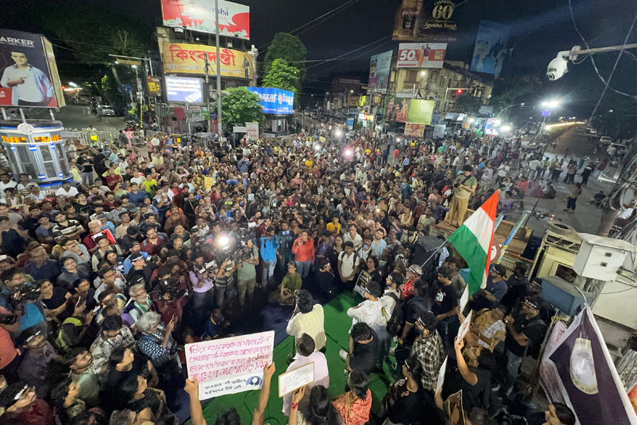 কন্যাহারা মা-বাবার শোকের ১ বছর, রাজপথে হাজার কণ্ঠ জানতে চায়, ‘বিচার আর কবে?’