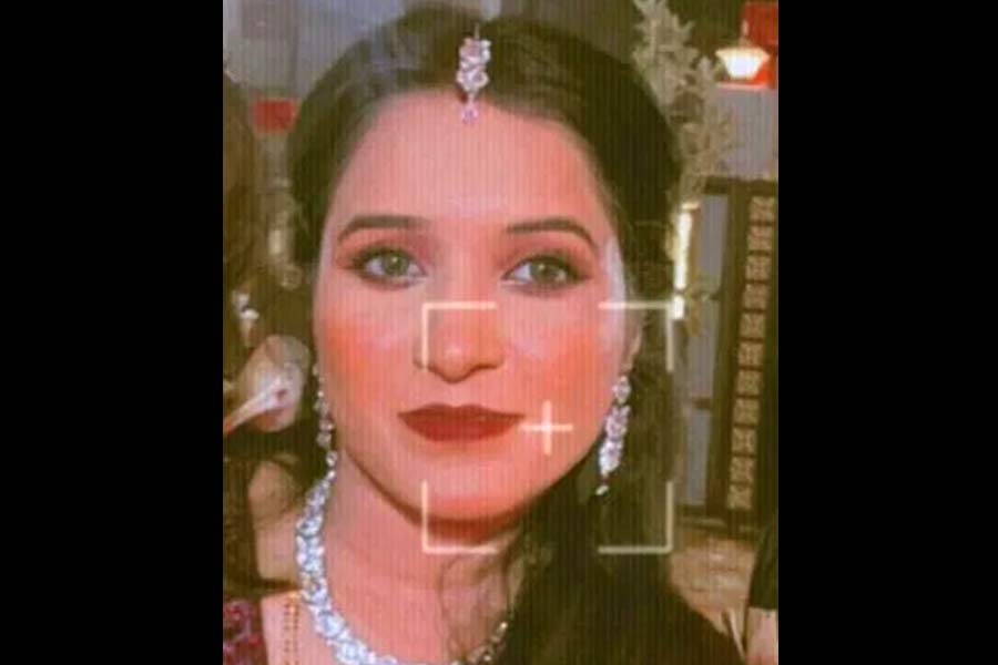 টাকার অভাবে মেঘালয় ট্যুর বাতিল! স্বামীর সঙ্গে ঝগড়ার পর বেলেঘাটায় বধূর রহস্যমৃত্যু