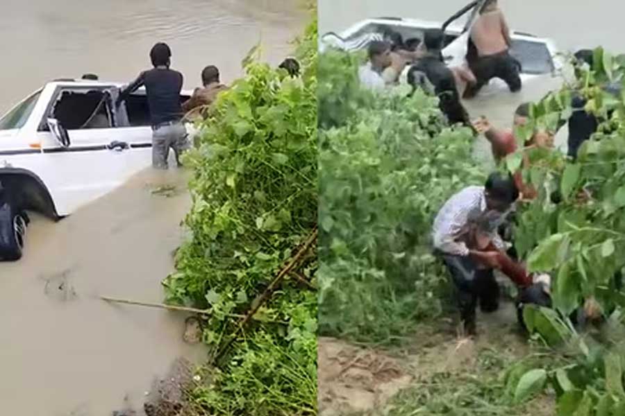 মন্দিরে যাওয়ার পথেই সব শেষ, উত্তরপ্রদেশে ভয়াবহ পথদুর্ঘটনায় তিন শিশু-সহ ১১ জনের মৃত্যু