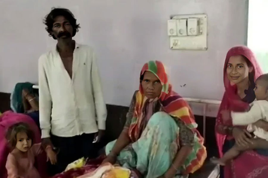 পেশা কাগজকুড়ানির, ৫৫ বছরের মহিলা জন্ম দিলেন ১৭তম সন্তানের!