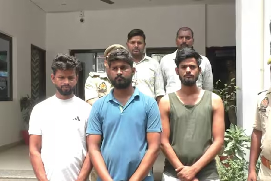 বারাণসীতে ক্যাম্পাসের ভিতরেই ছাত্রীর শ্লীলতাহানি! গ্রেপ্তার ৩ অভিযুক্ত