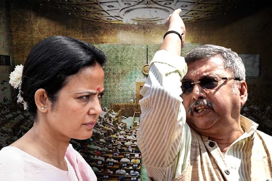 লোকসভায় তৃণমূলের নেতা অভিষেক, মুখ্য সচেতকের পদ ছাড়লেন কল্যাণ