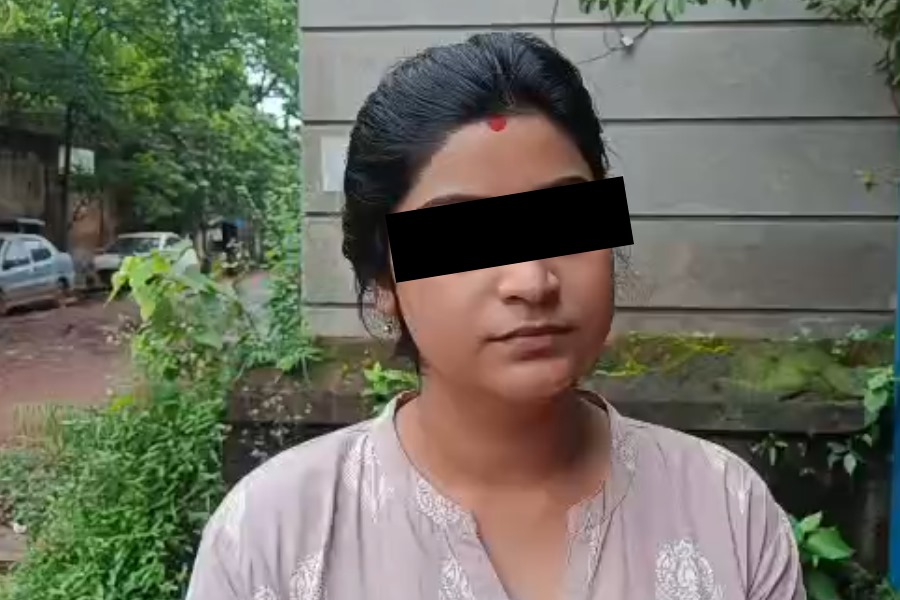 ননদের সঙ্গে স্বামীর পরকীয়া! প্রতিবাদ করায় হাওড়ায় স্ত্রীর উপর অমানবিক ‘অত্যাচার’, দায়ের অভিযোগ
