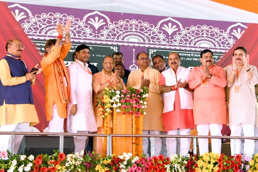 ‘সম্ভলের জনবিন্যাস বদলের চেষ্টা সপা-কংগ্রেসের’, প্রতাপগড়ে বিস্ফোরক যোগী