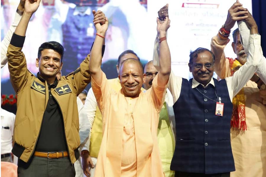 ‘শুভাংশু শুক্লর মতো হোক দেশের তরুণ প্রজন্ম’, ভূমিপুত্র মহাকাশচারীকে সংবর্ধনা যোগীর