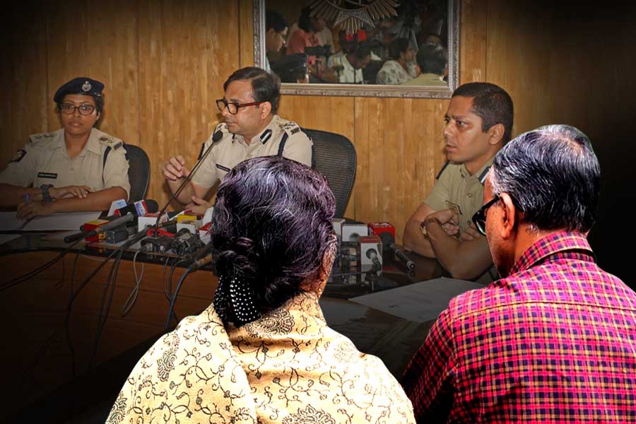 অভয়ার মাকে মারধরের কোনও প্রমাণ মেলেনি, বাবার অভিযোগ নিয়ে জানাল কলকাতা পুলিশ
