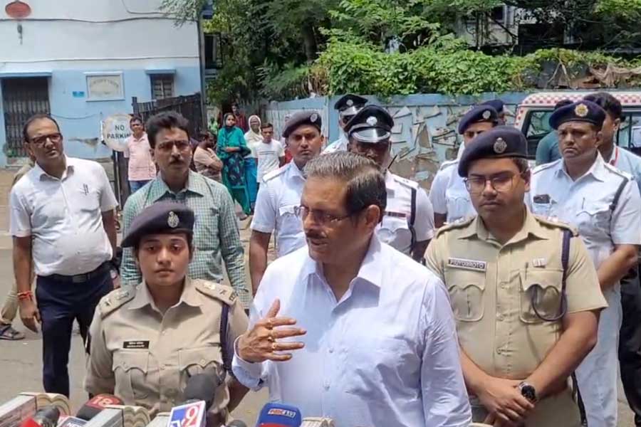 অভয়ার মায়ের আঘাত দুঃখজনক, মন্তব্য পুলিশ কমিশনারের