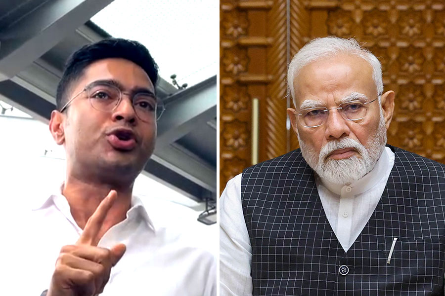 ‘ট্রাম্পের হয়ে প্রচার করেছিল কে?’, দিল্লি যাওয়ার আগে ‘কূটনীতিতে ব্যর্থ’ মোদিকে বিঁধলেন অভিষেক
