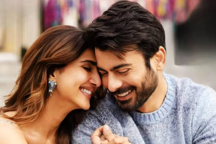 বিতর্ক কাটিয়ে গোটা বিশ্বে মুক্তি পাচ্ছে ফাওয়াদের বলিউড ছবি ‘আবির গুলাল’, মুখ ফিরিয়েই ভারত