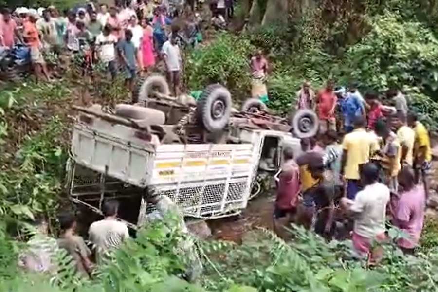 অতিরিক্ত যাত্রী নেওয়াই কাল! নাগরাকাটা জাতীয় সড়কে ভয়াবহ দুর্ঘটনায় মৃত ৩
