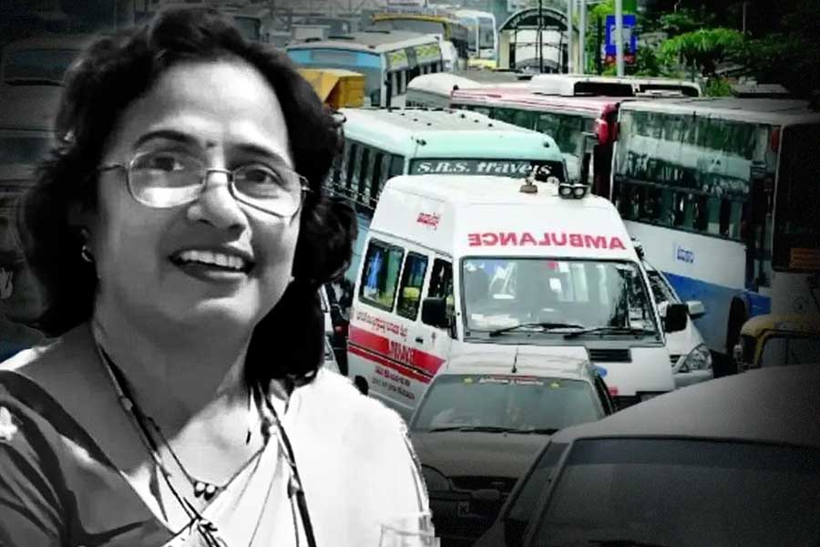 যমদূত যানজট! মুম্বইয়ের পথে যন্ত্রণায় কাতরাতে কাতরাতে অ্যাম্বুল্যান্সের মধ্যেই মৃত্যু মহিলার