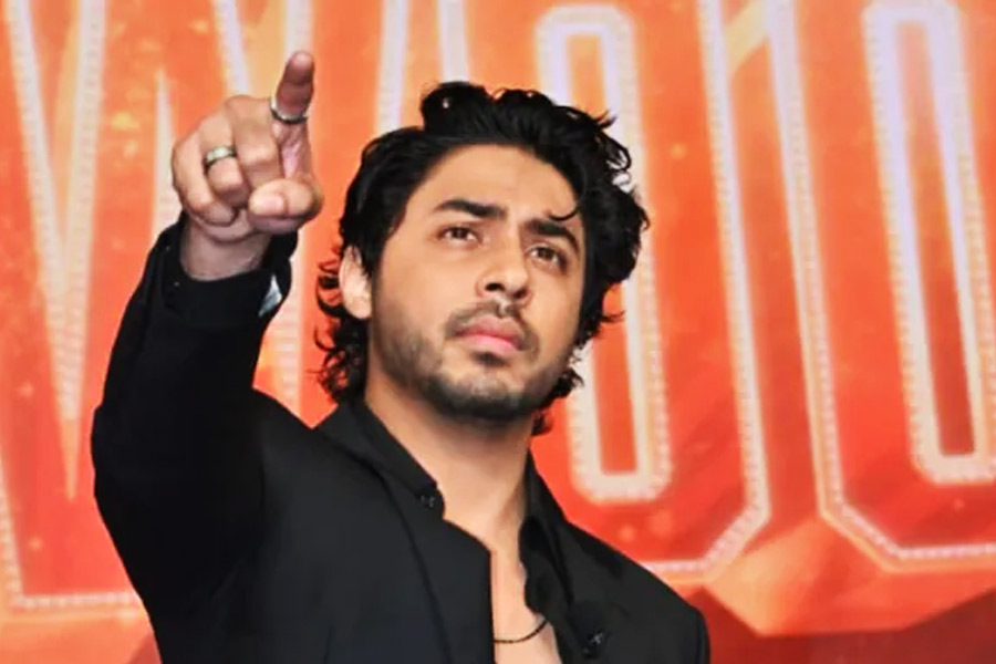 ‘এবার চিনেছেন আমাকে?’, ‘ব্যাডস অফ বলিউড’ নেটফ্লিক্সের রেকর্ড চুরমার করতেই ‘গর্জন’ শাহরুখপুত্রের