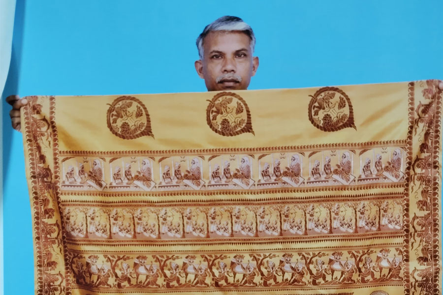 দুর্গাপুজোর ফ্যাশনে নয়া ট্রেন্ড, বিষ্ণুপুরের ১২ হাতের বালুচরিতে এবার অখণ্ড রামায়ণ