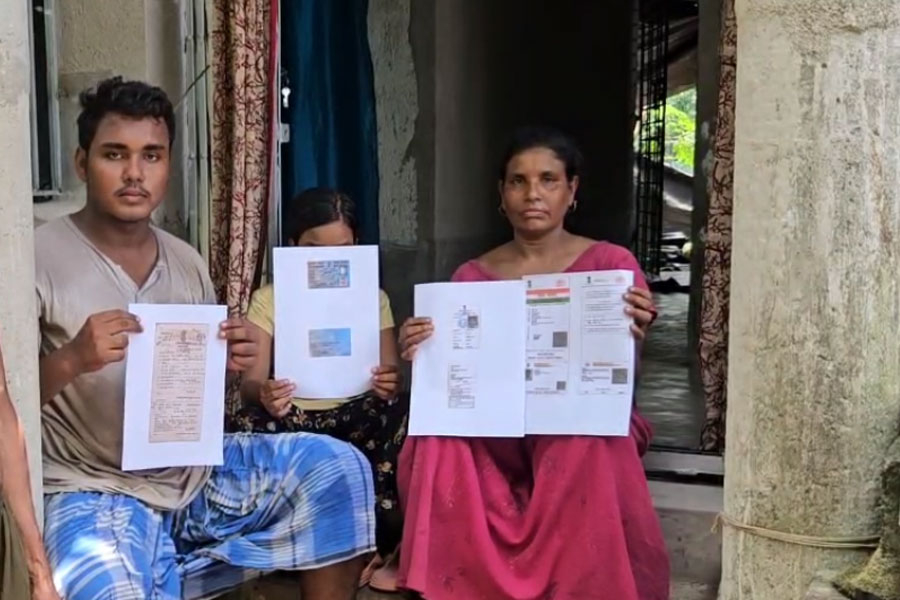 বাংলাদেশি তকমায় তামিলনাড়ুতে ২২ দিন বন্দি বাংলার শ্রমিক! প্রশাসনের দ্বারস্থ টাকির পরিবার