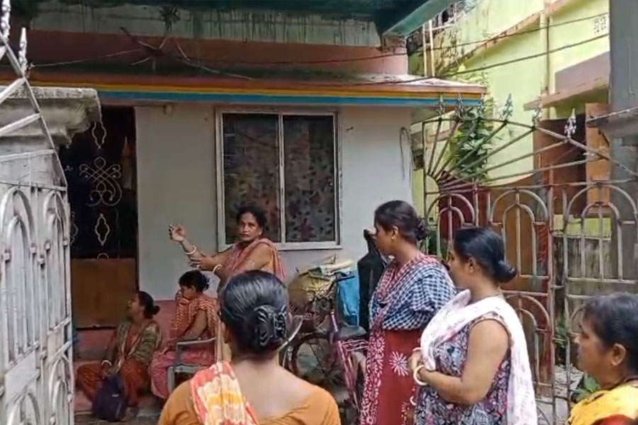 বাবার শেষ স্মৃতি ডুবছে! নৌকা পাড়ে তুলতে গিয়ে ইছামতীতে তলিয়ে মৃত্যু সন্তানের