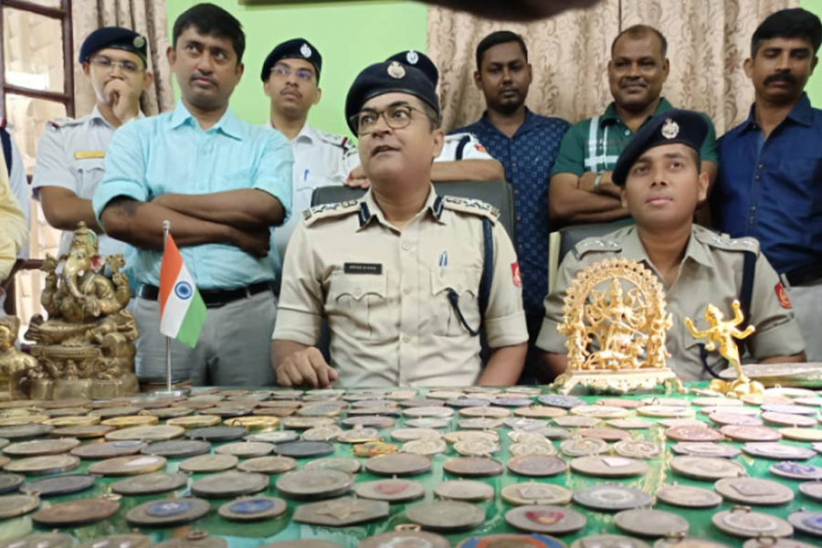 বুলা চৌধুরীর বাড়িতে চুরির ‘মূল’ অভিযুক্ত গ্রেপ্তার, উদ্ধার সাঁতারুর আরও পদক