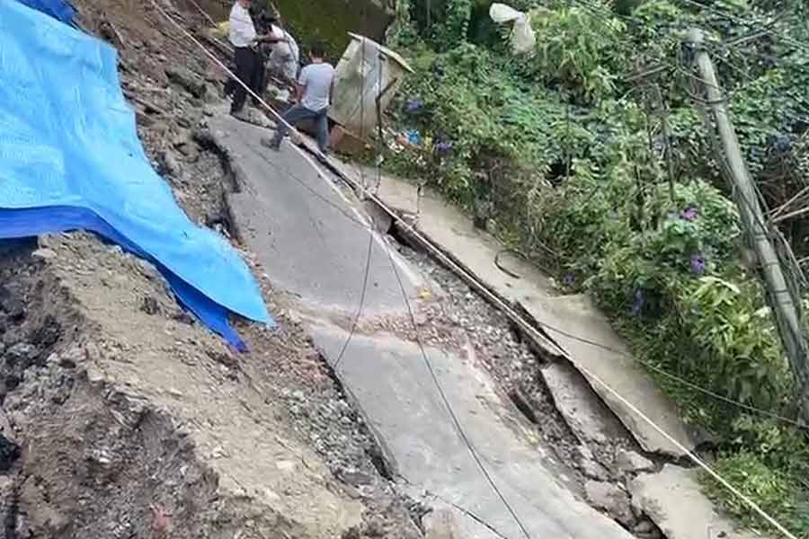 অতি ভারী বৃষ্টিতে বন্যার আশঙ্কা উত্তরের একাধিক জেলায়, বিপদ এড়াতে নজরদারি সেচ দপ্তরের
