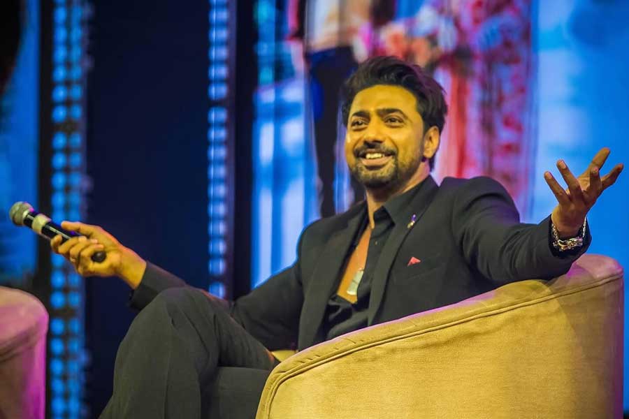 বাতিল ‘ধূমকেতু’র প্রিমিয়ার, কেন এমন সিদ্ধান্ত দেবের?