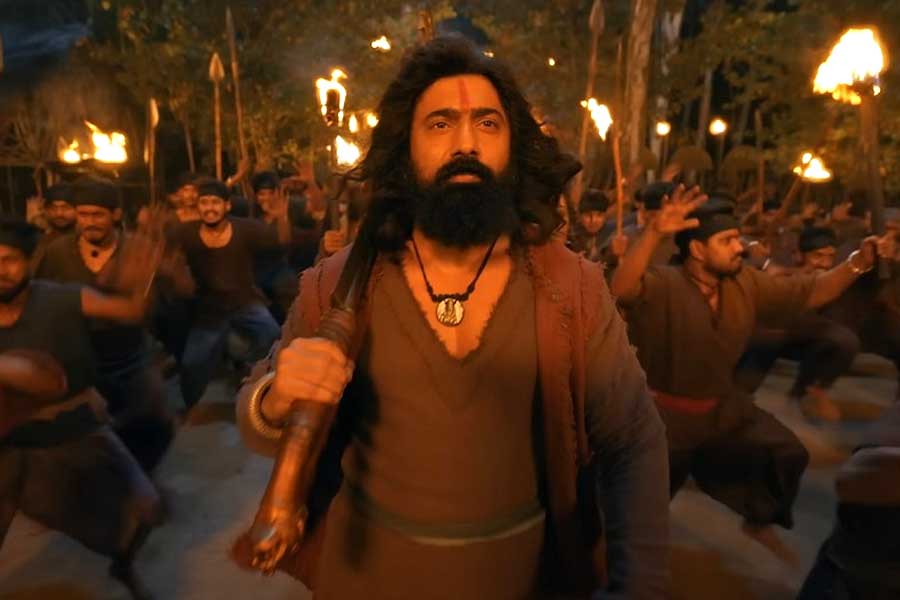 বাংলার থেকে দক্ষিণী ছায়া বেশি! কেমন হল ‘রঘু ডাকাত’? পড়ুন রিভিউ