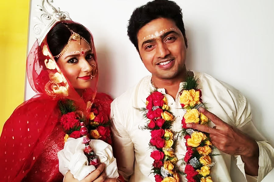 ‘ধূমকেতু’তে বিয়ের দৃশ্যের শট দিয়ে শুভশ্রী চোখে জল নিয়ে ভ্যানে ফিরলেন, তার পর? দেবের মন্তব্য…