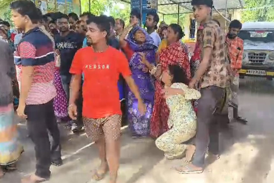 বেপরোয়া গতির বলি! বাইক দুর্ঘটনায় প্রাণ গেল নাবালক ও তরুণীর, উত্তেজনা এলাকায়