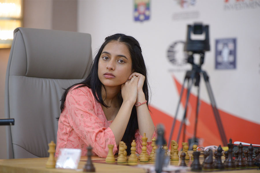 ‘আমার হারানোর কিছু ছিল না’, দেশে ফিরে মন্তব্য দাবায় বিশ্বকাপ জয়ী দিব্যার