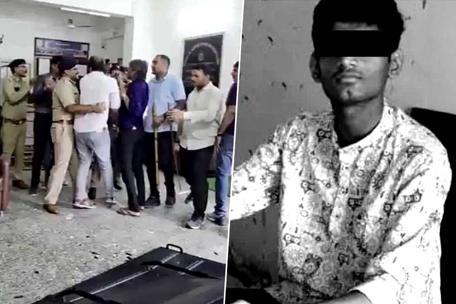 স্কুলেই পড়ুয়াকে কুপিয়ে খুন করল সহপাঠী, বিক্ষোভে উত্তাল আহমেদাবাদ!