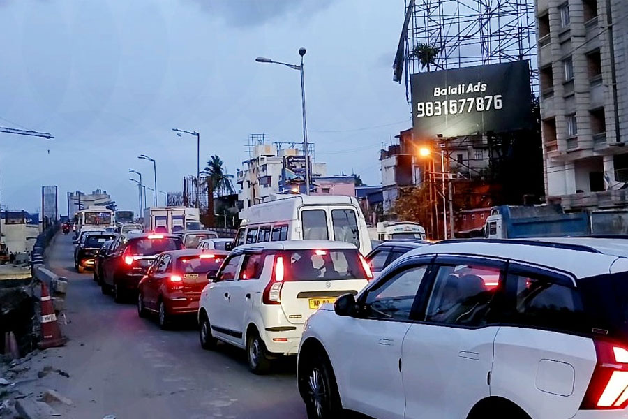 কোনা এক্সপ্রেসওয়েতে তীব্র যানজট, পুজোর আগে সন্ধ্যা ৬টা থেকে রাত ১১টা বন্ধ পণ‌্যবাহী গাড়ি চলাচল