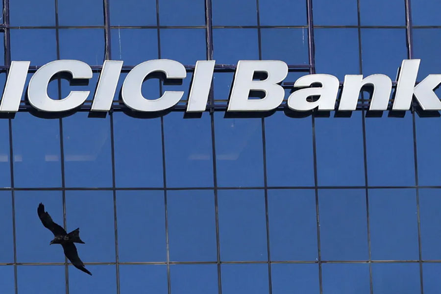 তুমুল বিতর্কে ঢোঁক গিলল ICICI ব্যাঙ্ক! কমল মিনিমাম ব্যালেন্স, কত হল জানেন?