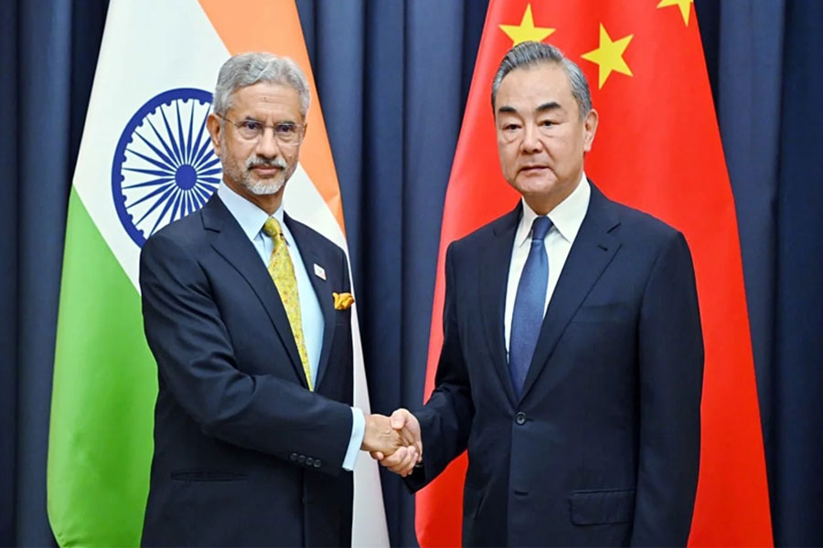 ভারত-মার্কিন শুল্ক আলোচনার মাঝেই দেশে চিনা বিদেশমন্ত্রী, বৈঠক ডোভাল-জয়শংকরের সঙ্গে