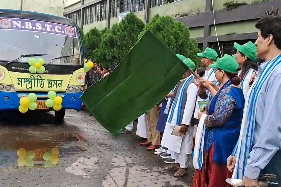 পর্যটনে সম্প্রীতির বার্তা, পুজোতে জেলার সব ধর্মীয় স্থান ঘোরাতে জলপাইগুড়িতে চালু সরকারি বাস