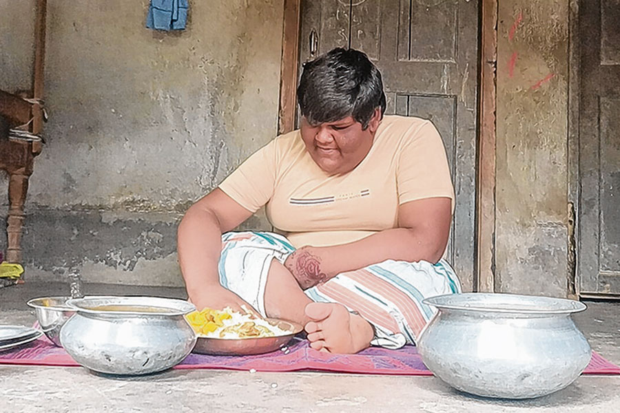 রোজ ৩ কেজি চালের ভাত, ৩ ডজন রুটি! ১৪ বছরের জিশানের খিদে মেটাতে উদ্বেগ পরিবারে
