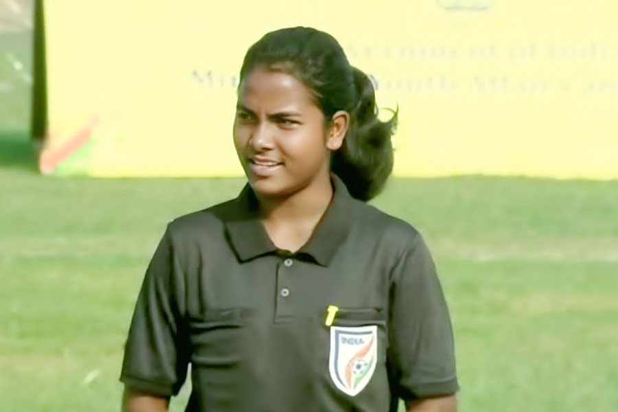 জোর করে বিয়ে দেওয়া আটকান, ঝাড়গ্রামের মেয়েদের কাছে নজির রাজশ্রী