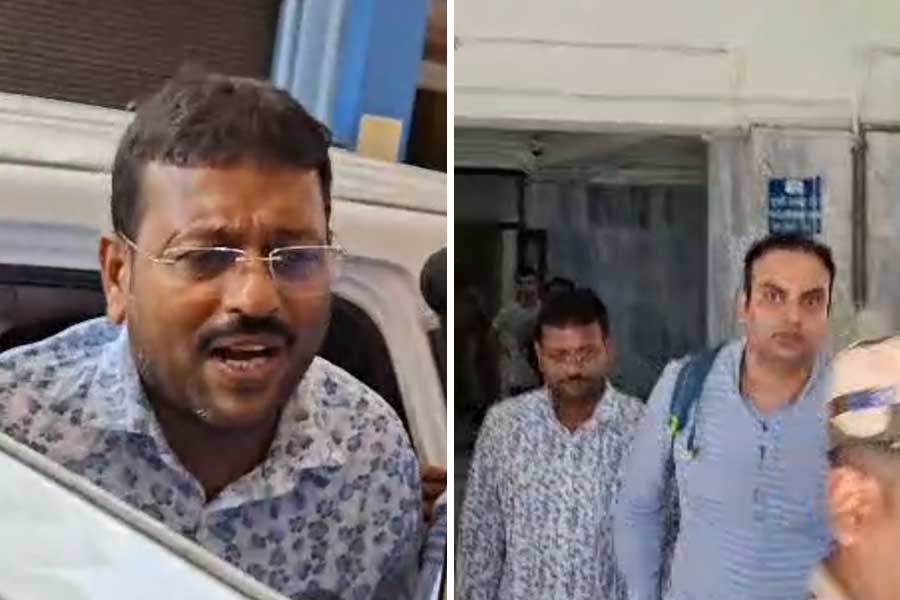 ‘মোবাইল ছুড়িনি, পড়ে গিয়েছিলাম’, আদালতে হাজিরার আগে বললেন জীবনকৃষ্ণ