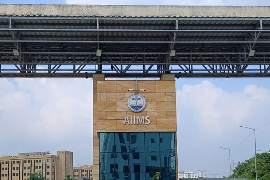 সমীক্ষার আড়ালে এনআরসির অভিযোগ, মুখ্যমন্ত্রীর তোপে কী বলল এইমস?
