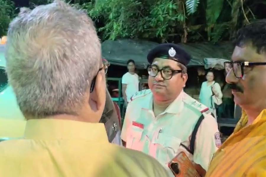 ‘সিপিএম আর বিজেপির সেটিংয়ে মাথা তুলছে মস্তানরা’, পুলিশ আধিকারিককে ধমক কল্যাণের